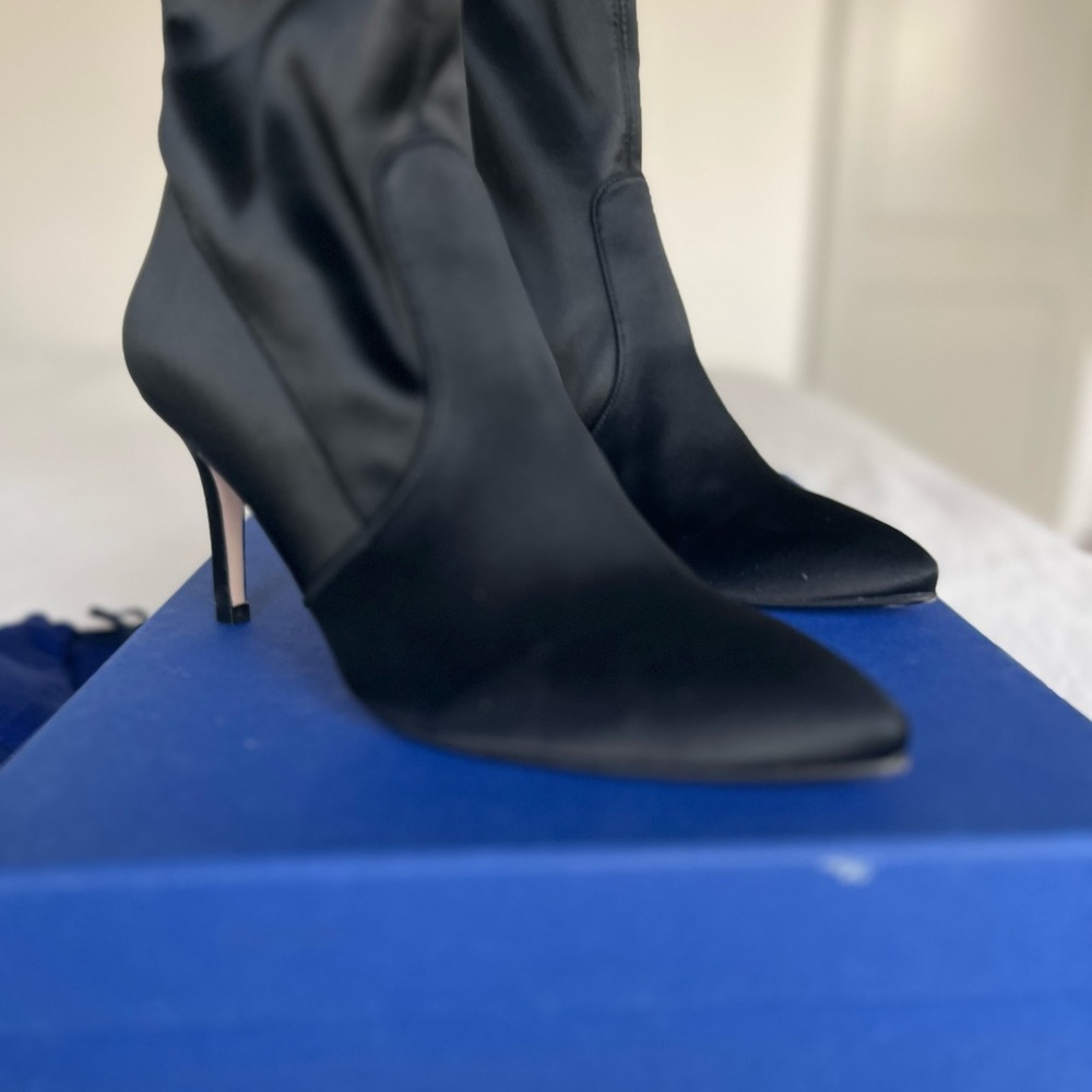 Stuart Weitzman Cling ebony stretch satin booties women 9 excellent like new con - Picture 3 of 8